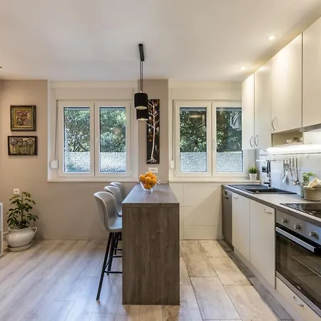 Apartamento Artistic Chill Art 2+2.centar Of Split. *