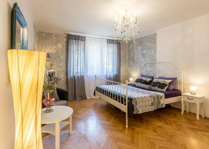 Apartament Artistic Chill Art 2+2.centar Of Split. *