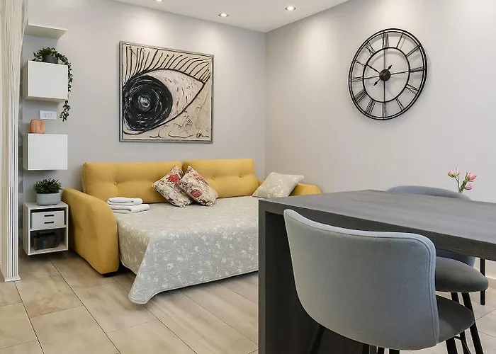Apartament Artistic Chill Art 2+2.centar Of Split. Split