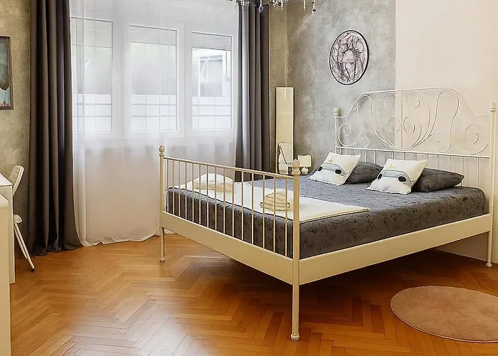 Apartament Artistic Chill Art 2+2.centar Of Split. Split